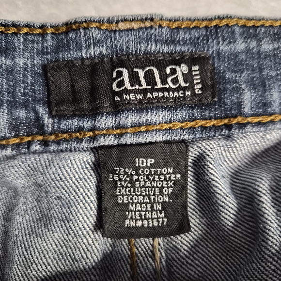 A.N.A Blue Denim Women's Jean Shorts Size 10P. - Picture 3 of 5